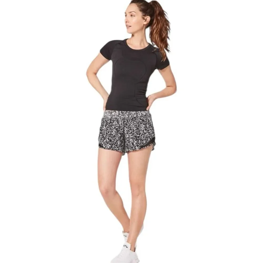 Lululemon Hotty Hot Mesh Edge Shorts Size 6 Chirasu Black White 4